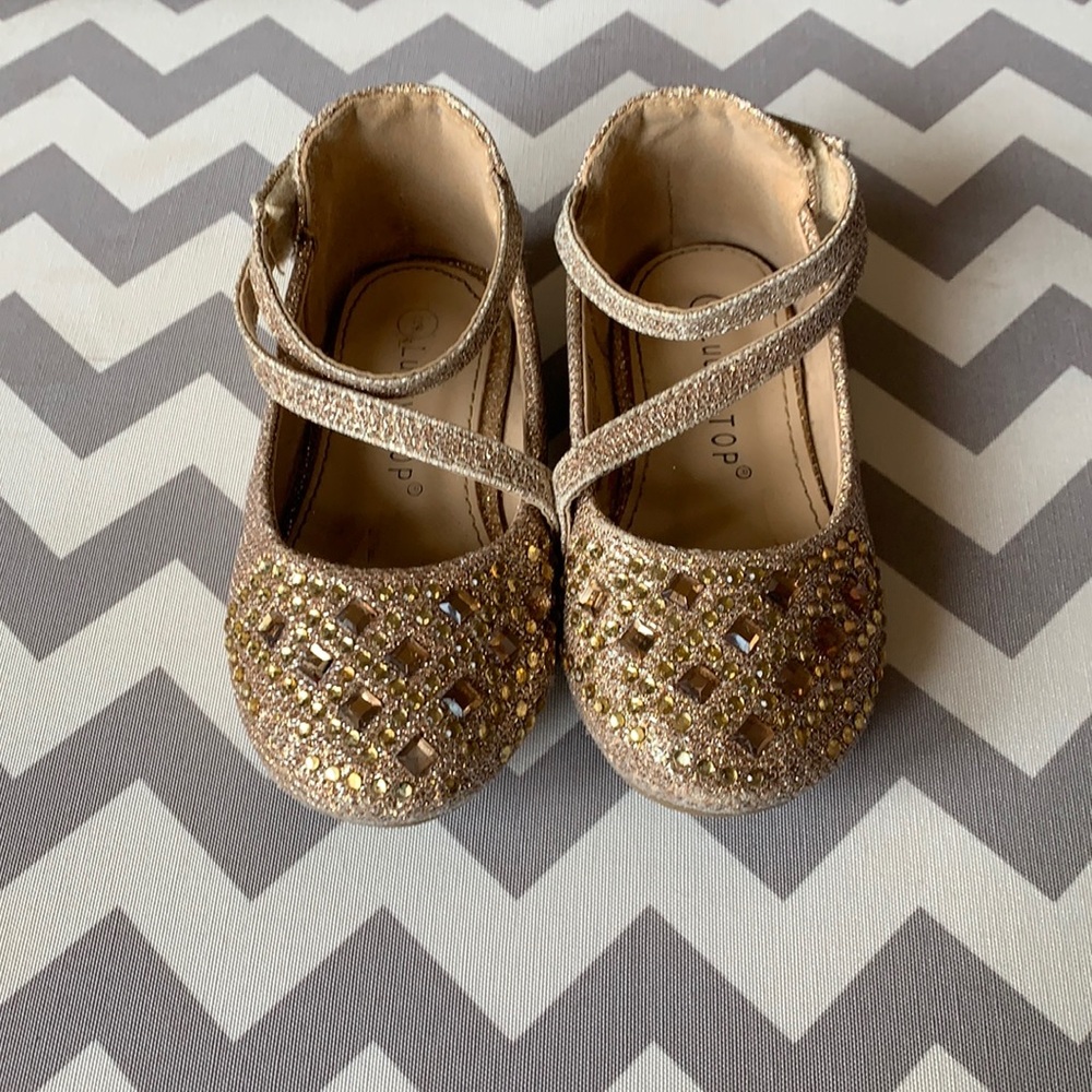 Lucky Top gold flats